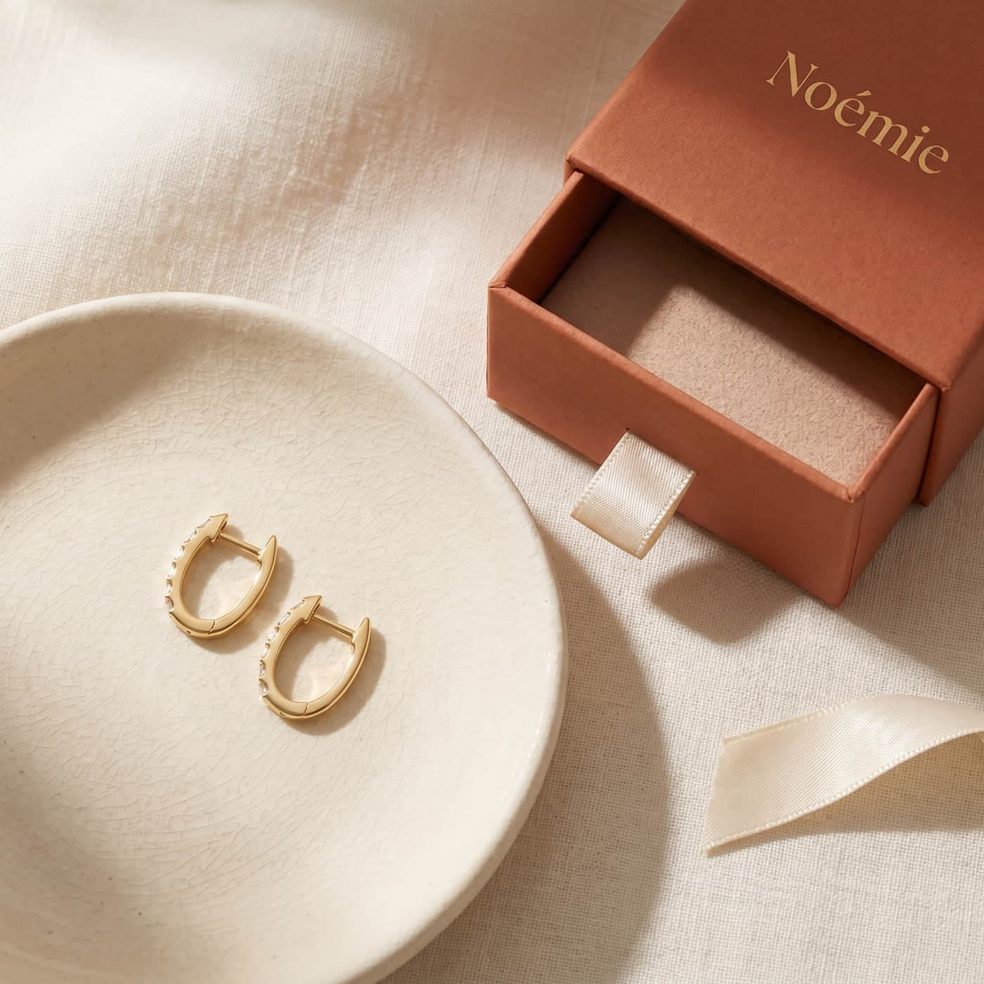 Noémie Huggie Baguette Earrings - 14K Gold